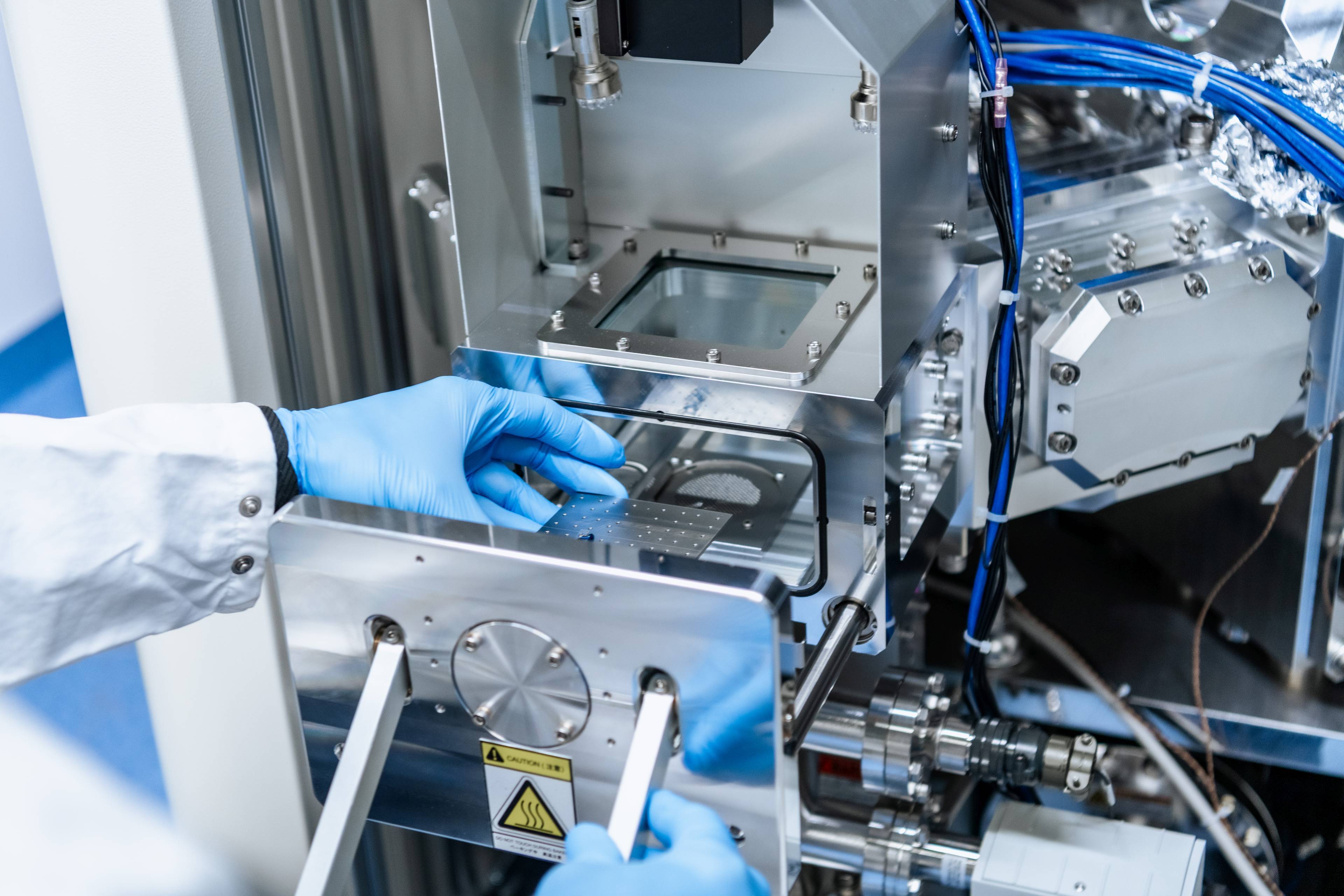 IL-48: Welcome to our new laboratory - now with cutting-edge XPS technology!